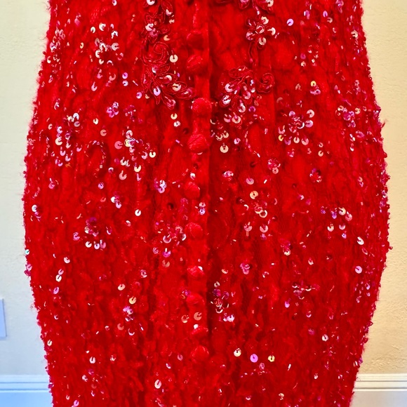 Customized Red Lace Fit to Flare Scallop Edge Gown - Picture 5 of 7